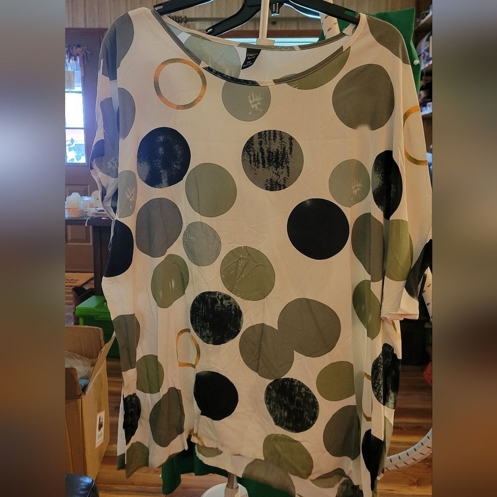 Emery Rose White Big Polka Dot XXL Cuffed Short Sleeve - Picture 1 of 6